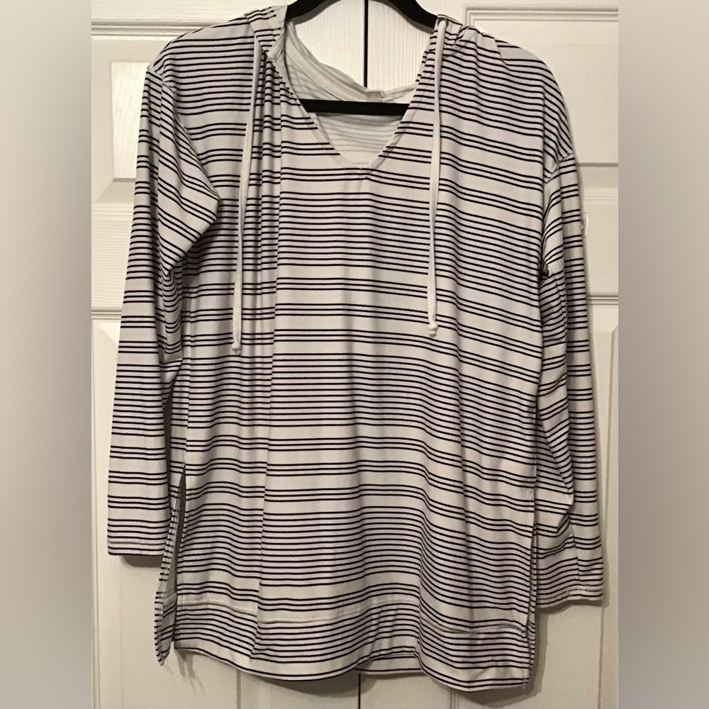 LULAROE Hoodie. Size M